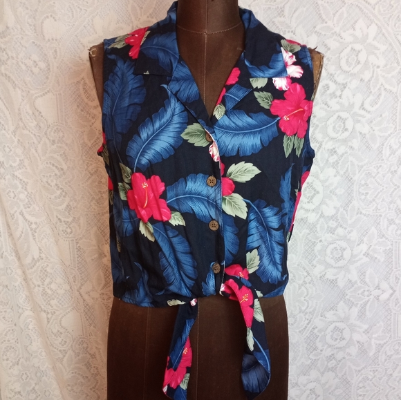 La Cabaña Tops - La Cabana Hawaiian Print Sleeveless Cropped Button Front Tie Waist Tank Top M